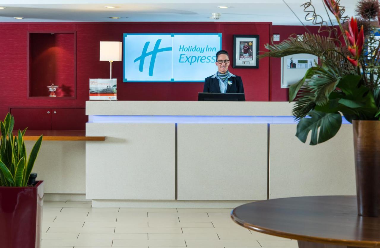 Holiday Inn Express Northampton - South By Ihg Exterior photo