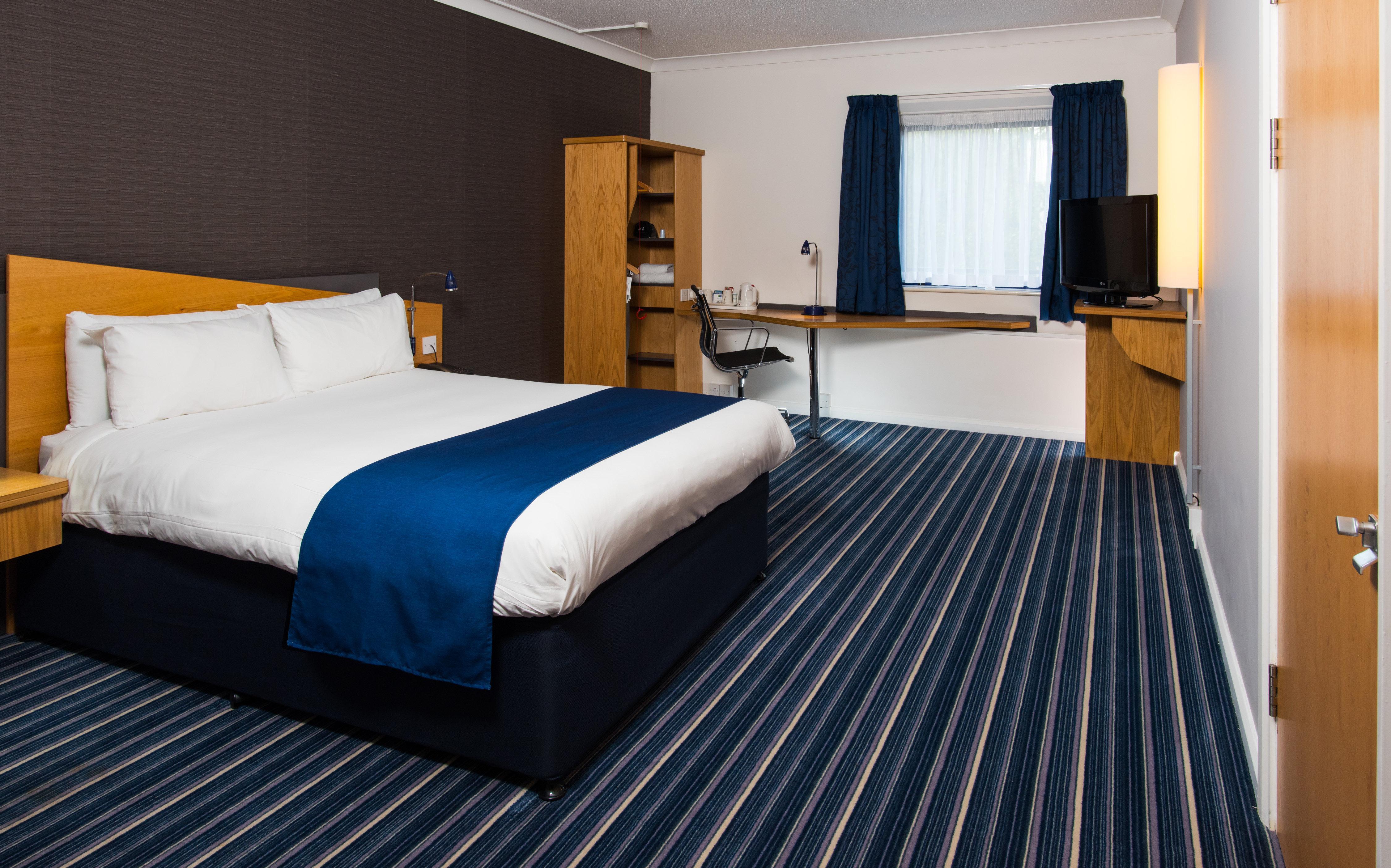 Holiday Inn Express Northampton - South By Ihg Exterior photo