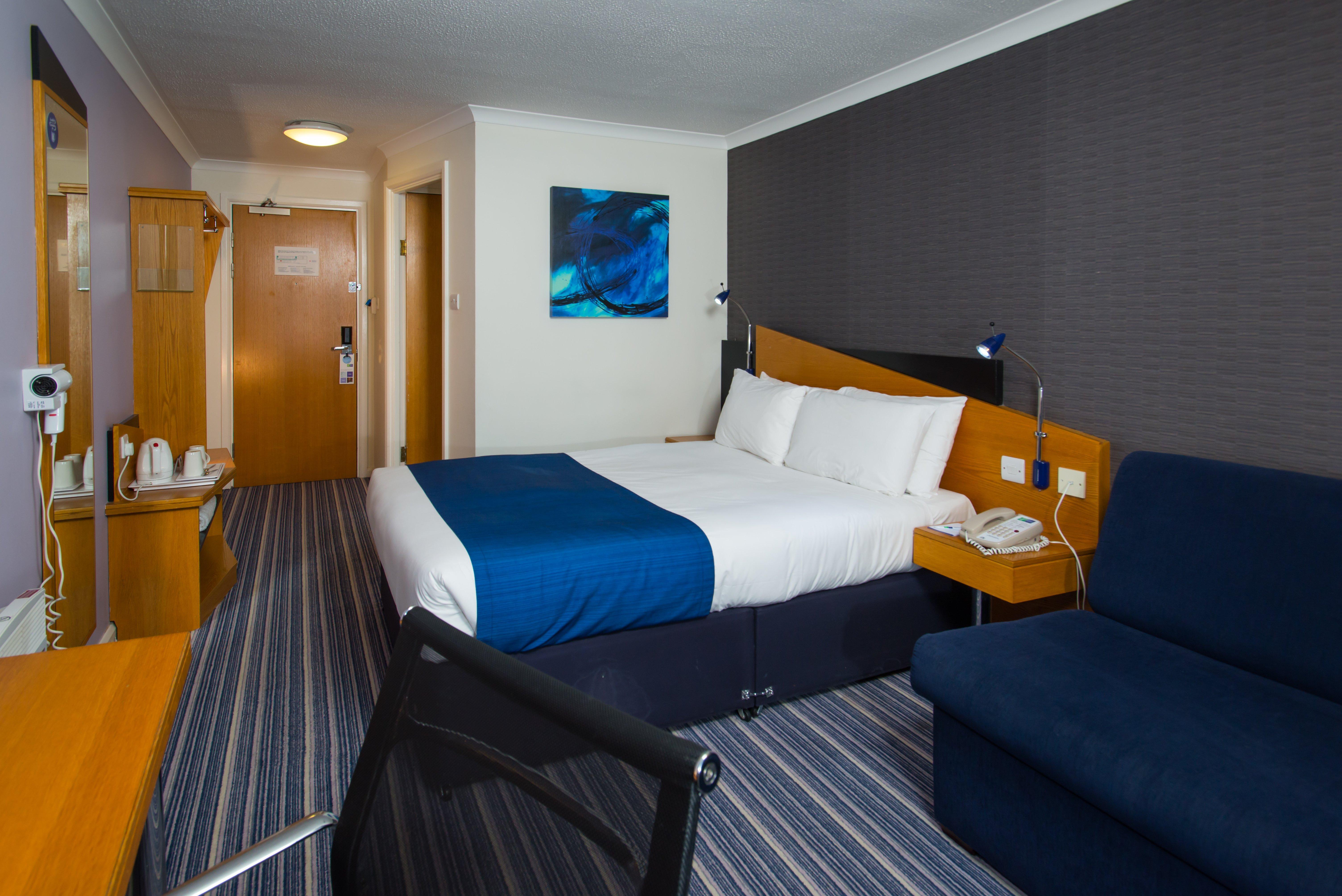 Holiday Inn Express Northampton - South By Ihg Exterior photo
