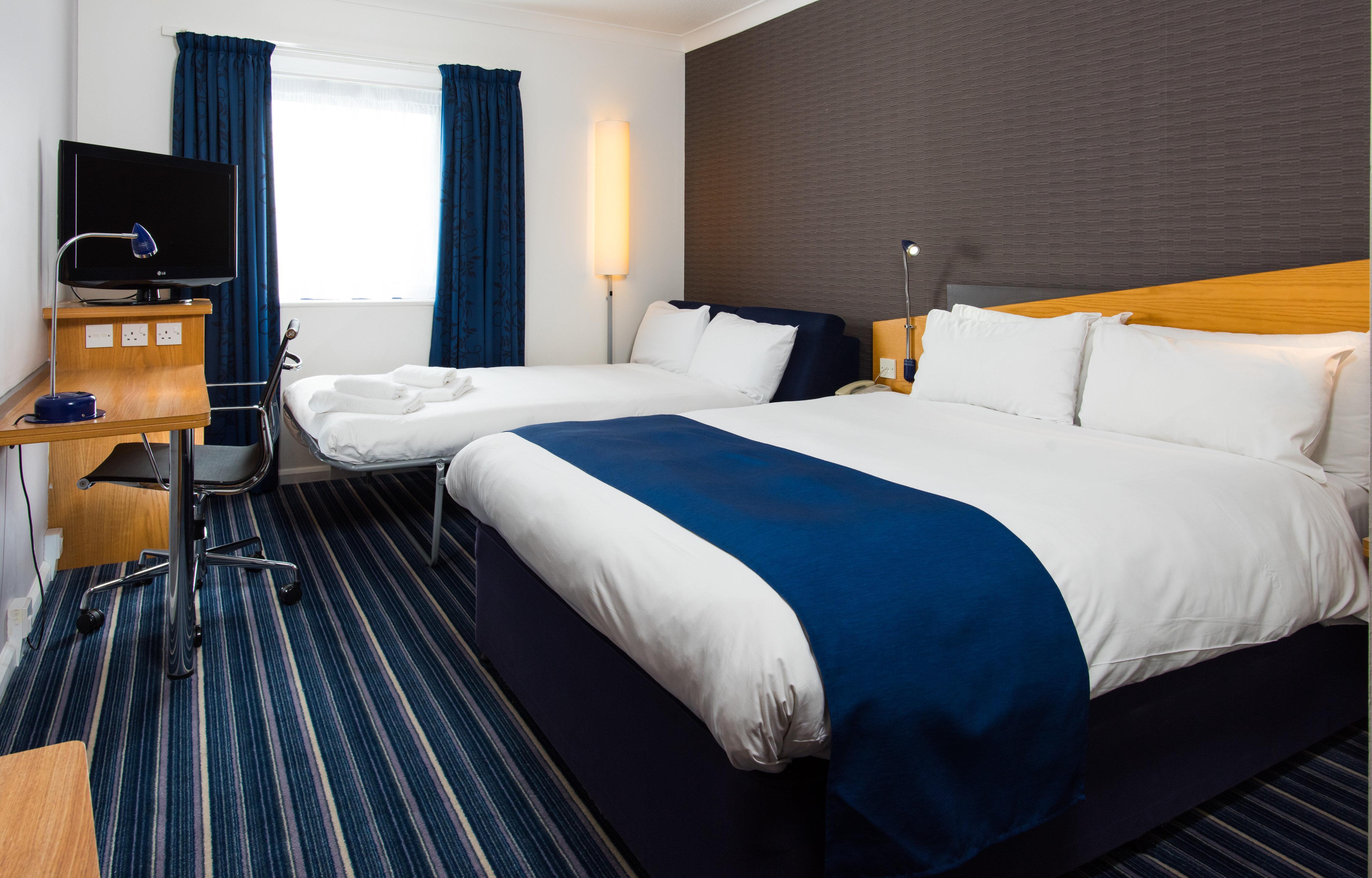 Holiday Inn Express Northampton - South By Ihg Exterior photo