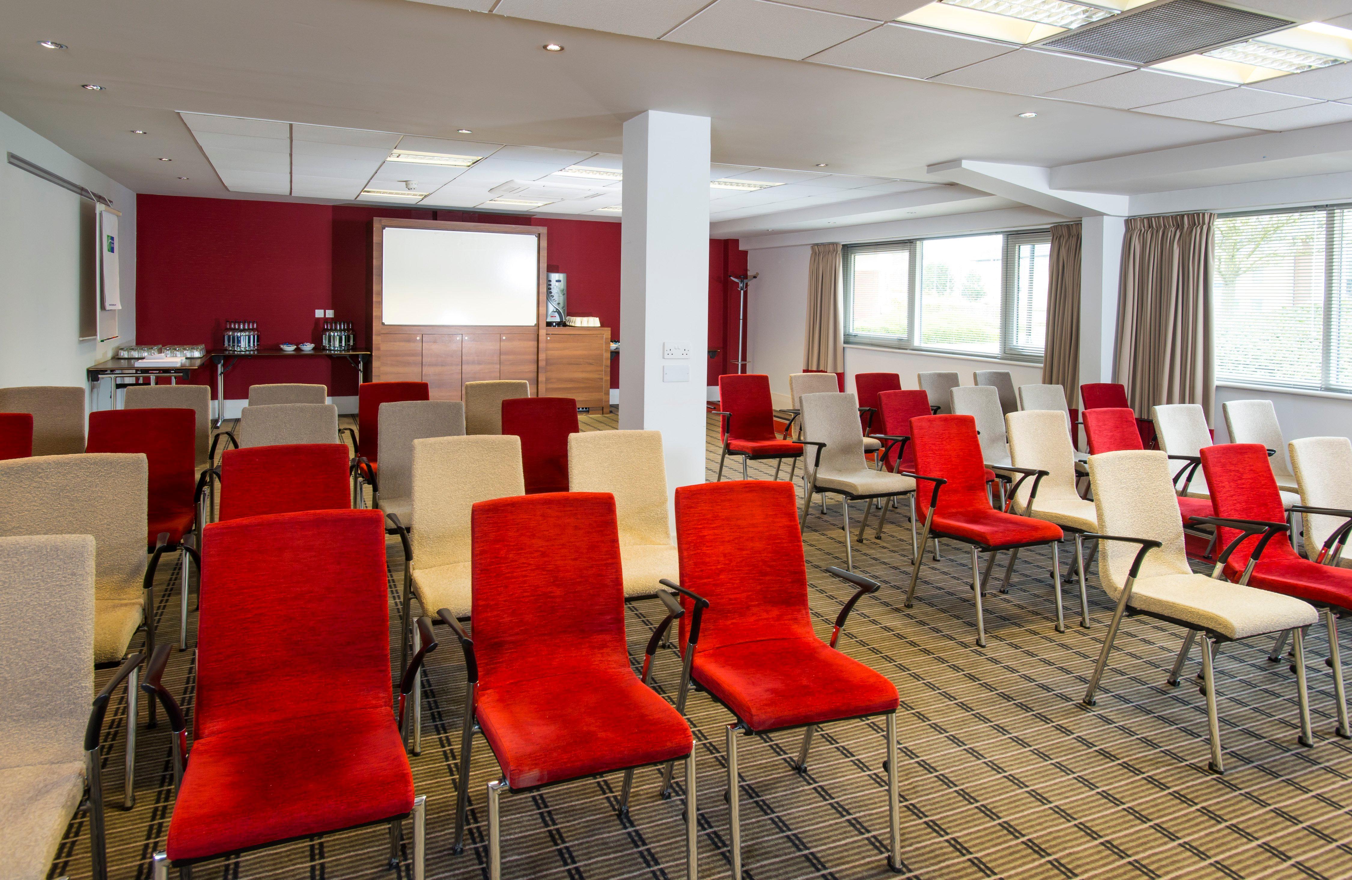 Holiday Inn Express Northampton - South By Ihg Exterior photo