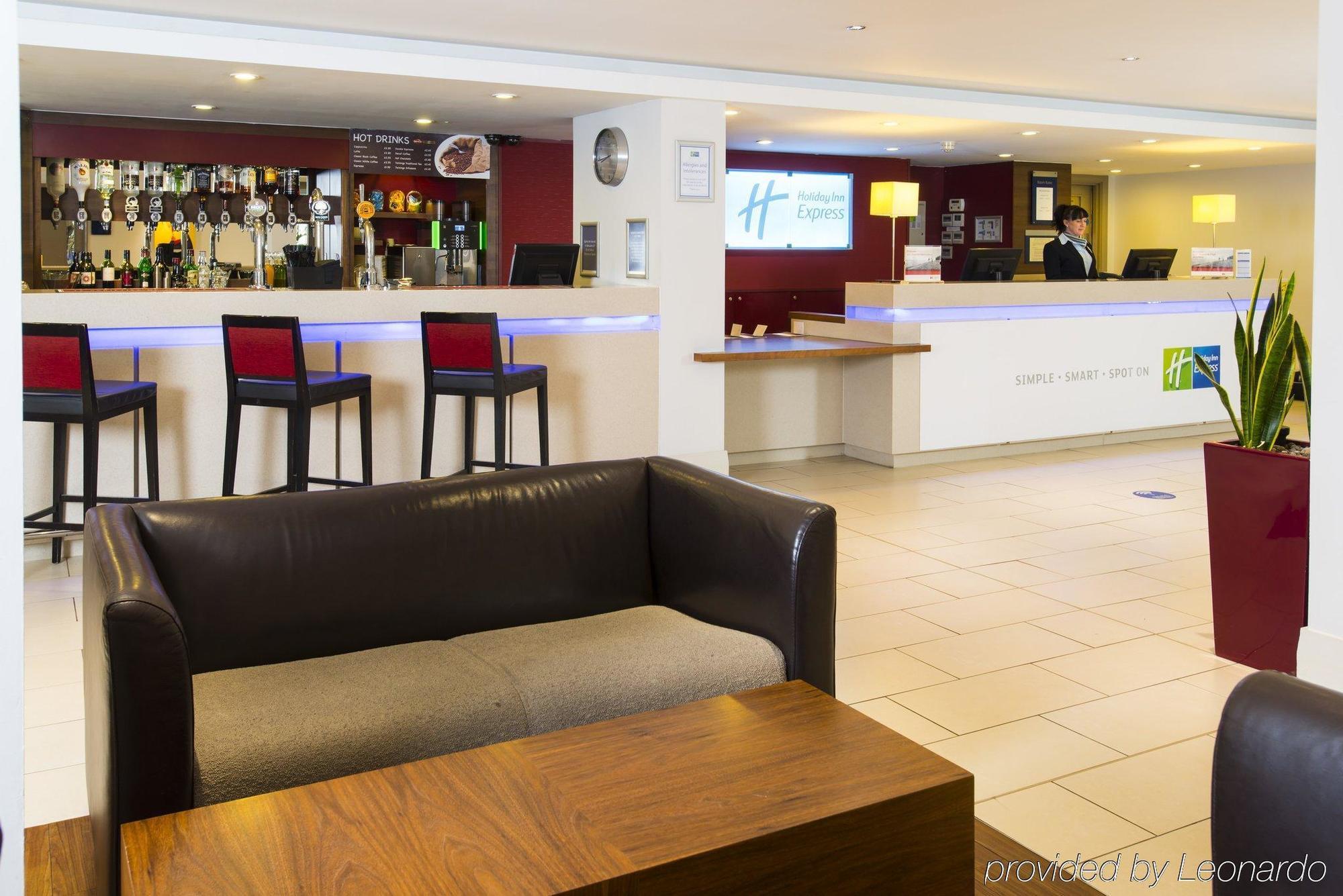 Holiday Inn Express Northampton - South By Ihg Exterior photo
