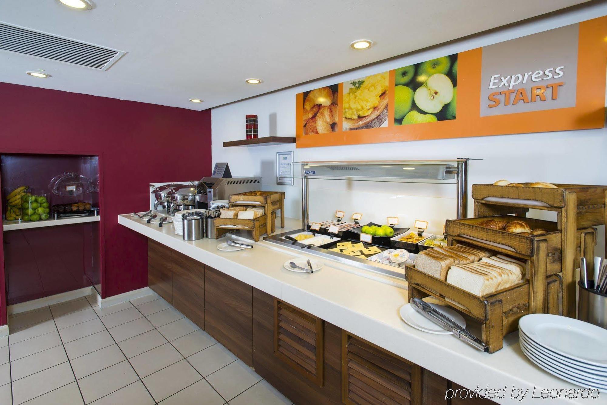 Holiday Inn Express Northampton - South By Ihg Exterior photo