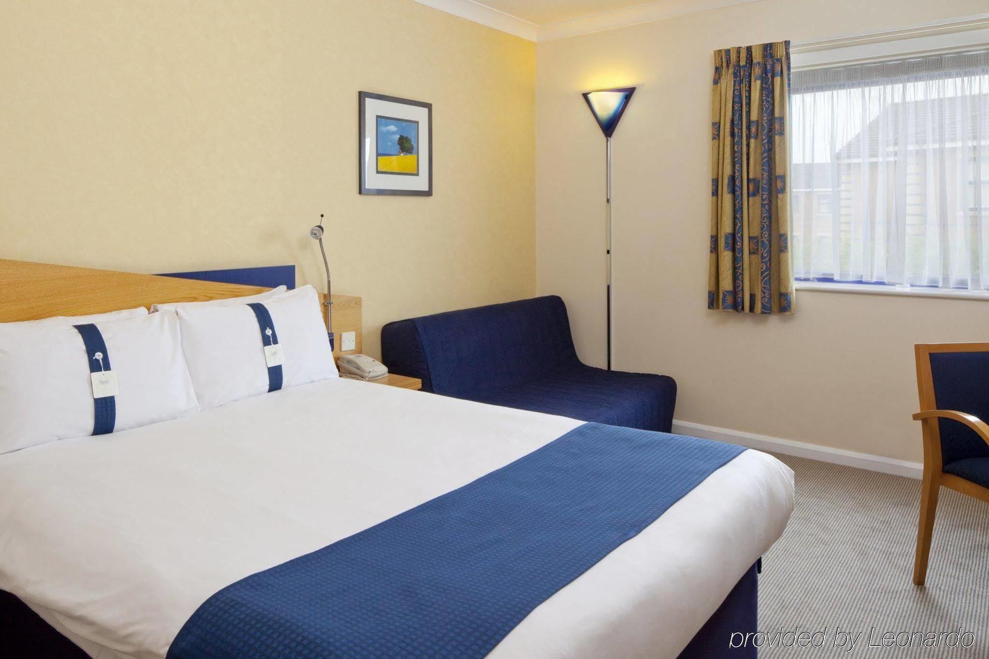 Holiday Inn Express Northampton - South By Ihg Exterior photo