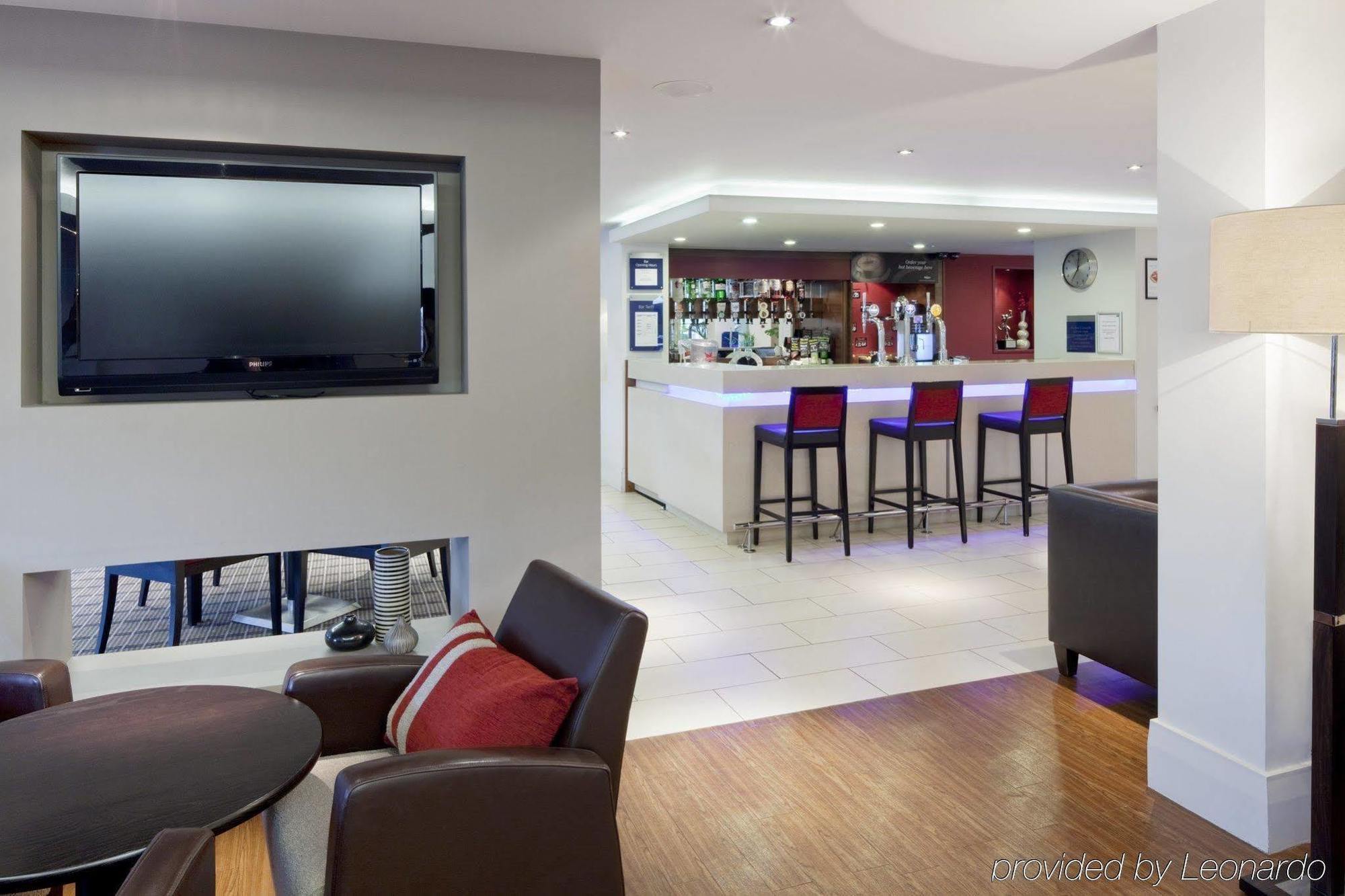 Holiday Inn Express Northampton - South By Ihg Exterior photo