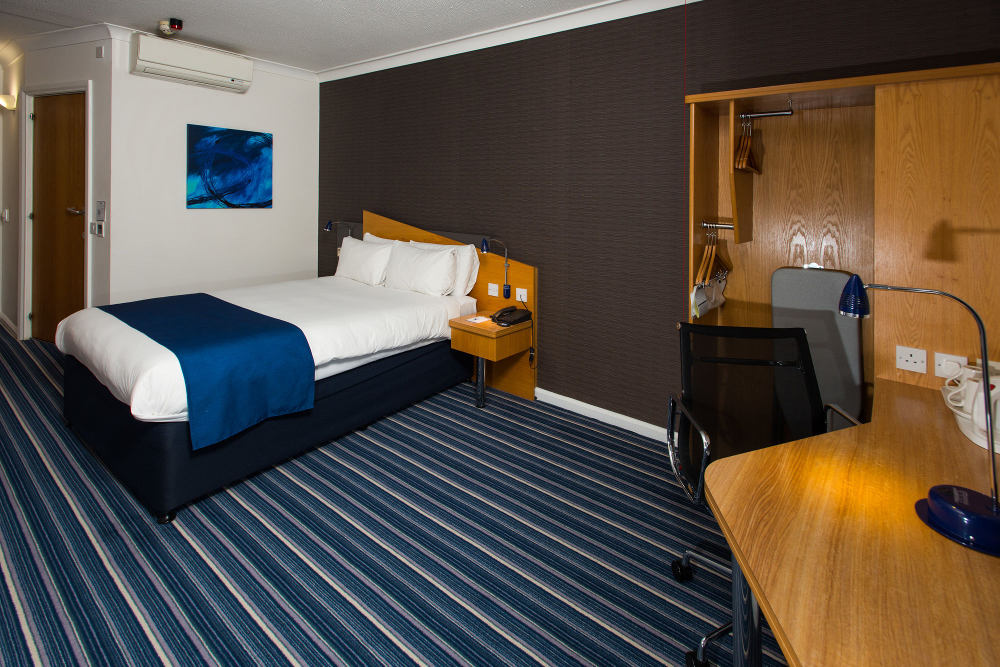 Holiday Inn Express Northampton - South By Ihg Exterior photo