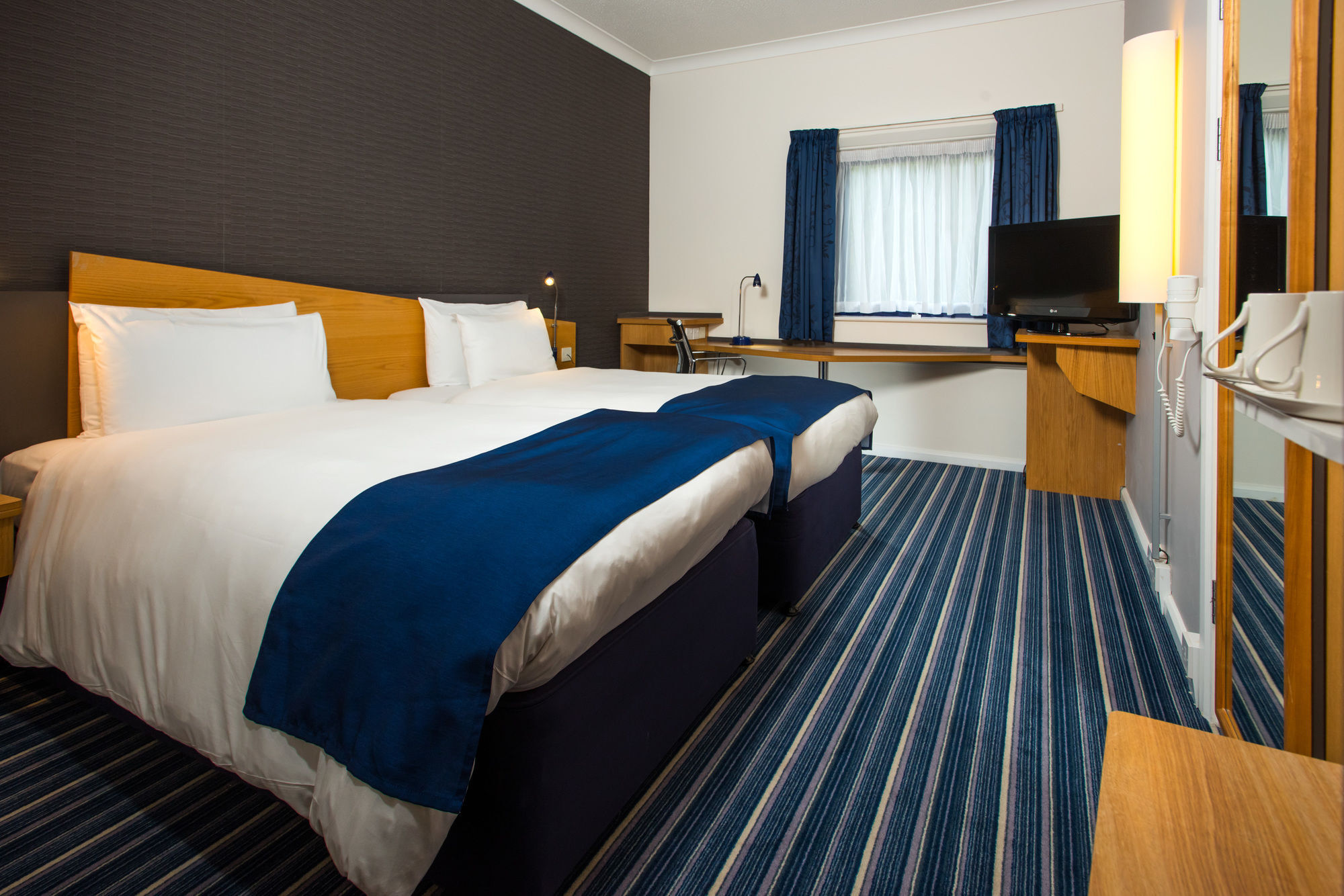 Holiday Inn Express Northampton - South By Ihg Exterior photo