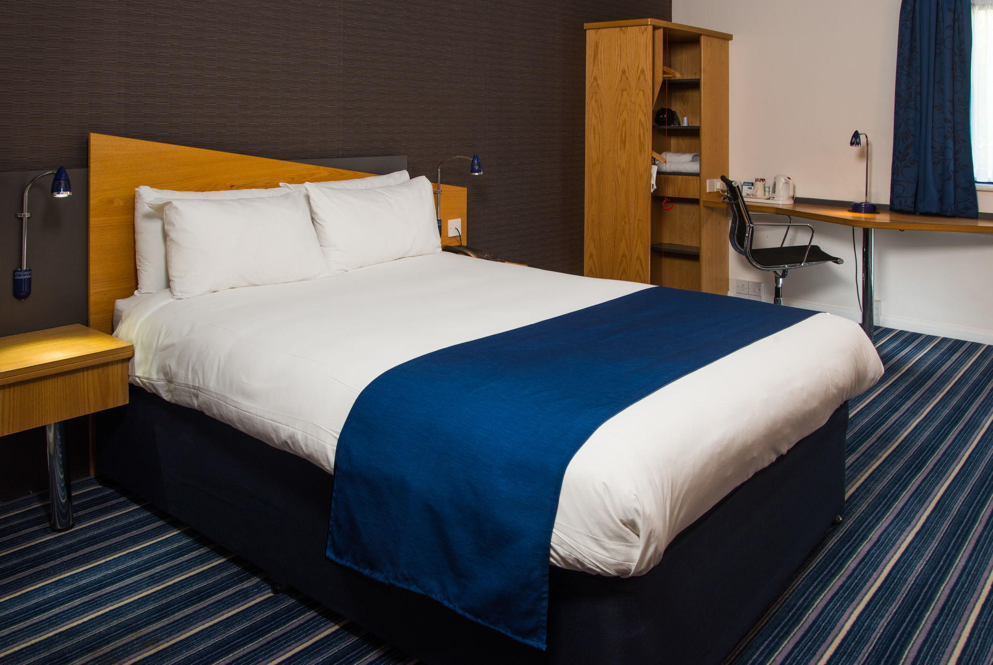 Holiday Inn Express Northampton - South By Ihg Exterior photo