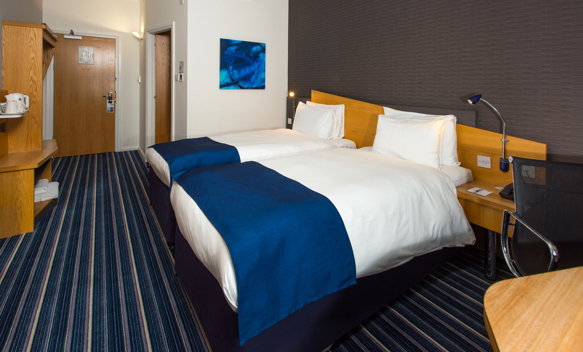 Holiday Inn Express Northampton - South By Ihg Exterior photo