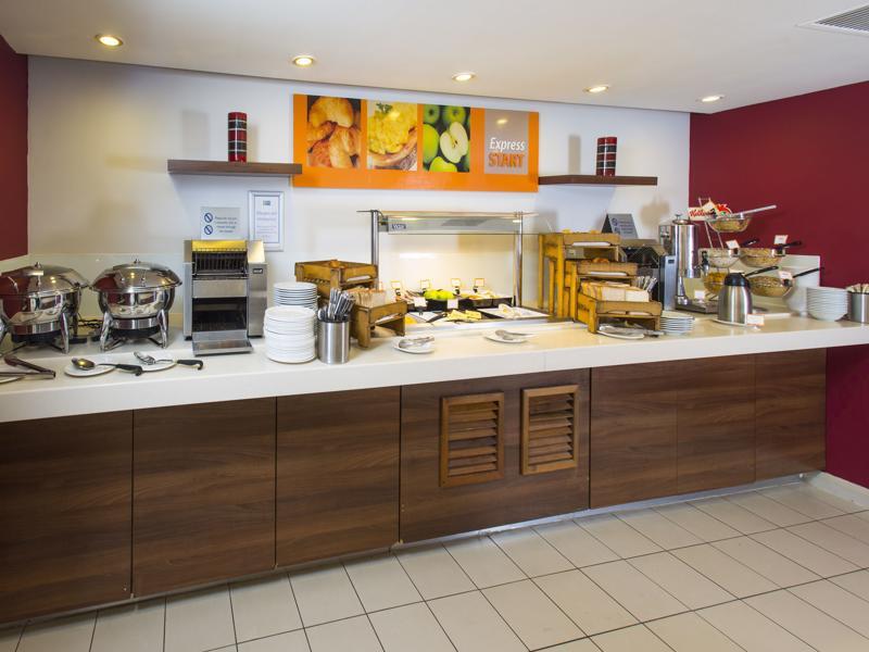Holiday Inn Express Northampton - South By Ihg Exterior photo